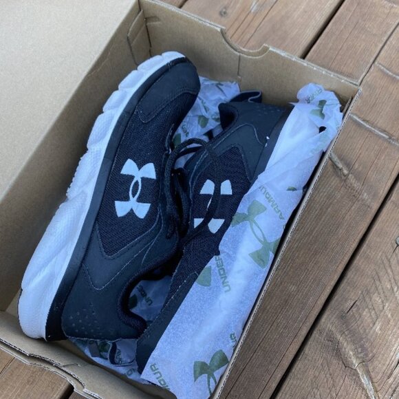 Under Armour  Boys Running Shoes 4Y Black/White - Picture 6 of 10